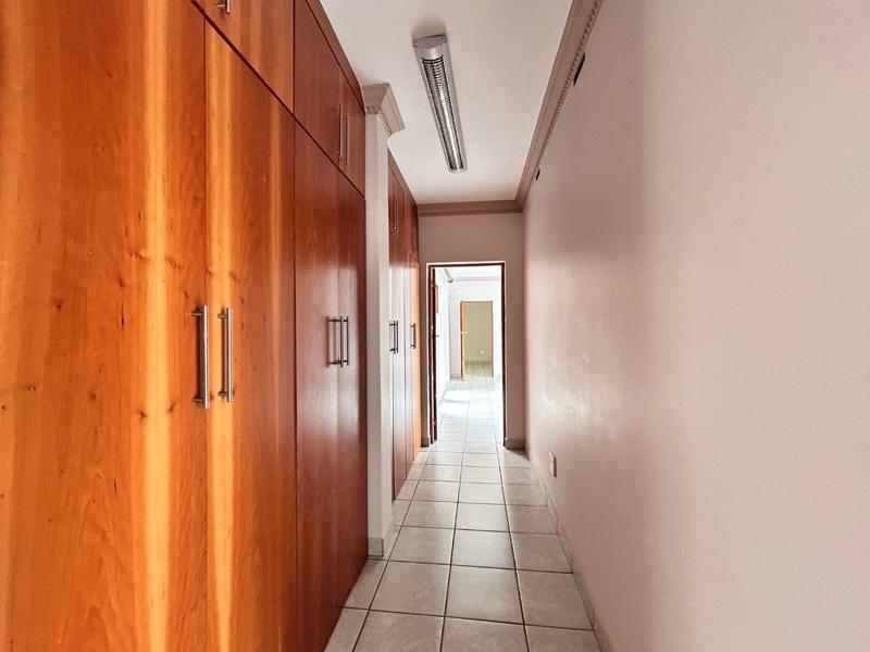 5 Bedroom Property for Sale in Birdwood Estate North West
